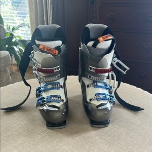 Salomon Divine Energyzer 70 Ski Boots with Blue and Black Highlights (24)